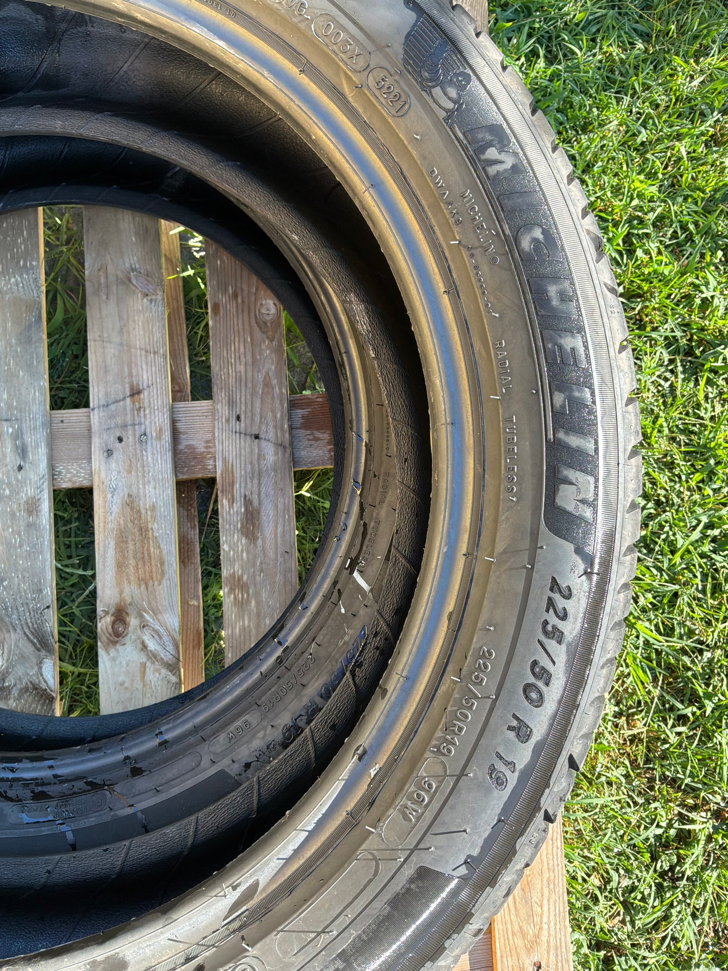 225/50/19 - Estive - Michelin - DOT 2021 - Usato