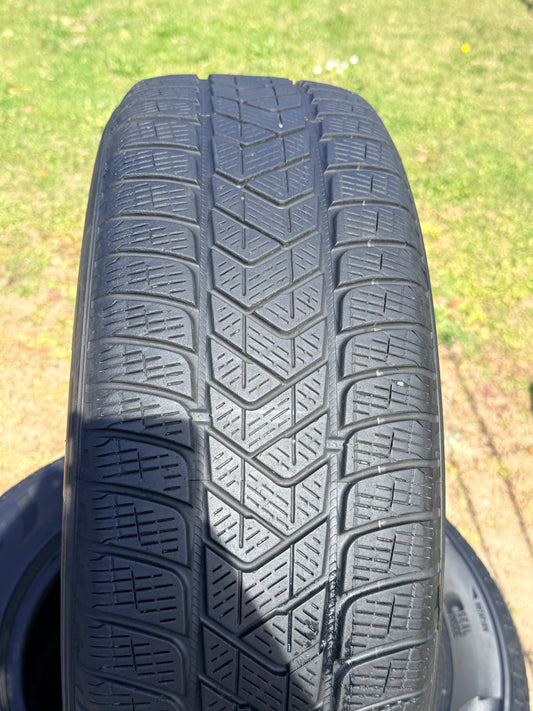 215/65/17 - Invernali - Pirelli - DOT 2021 - Usato