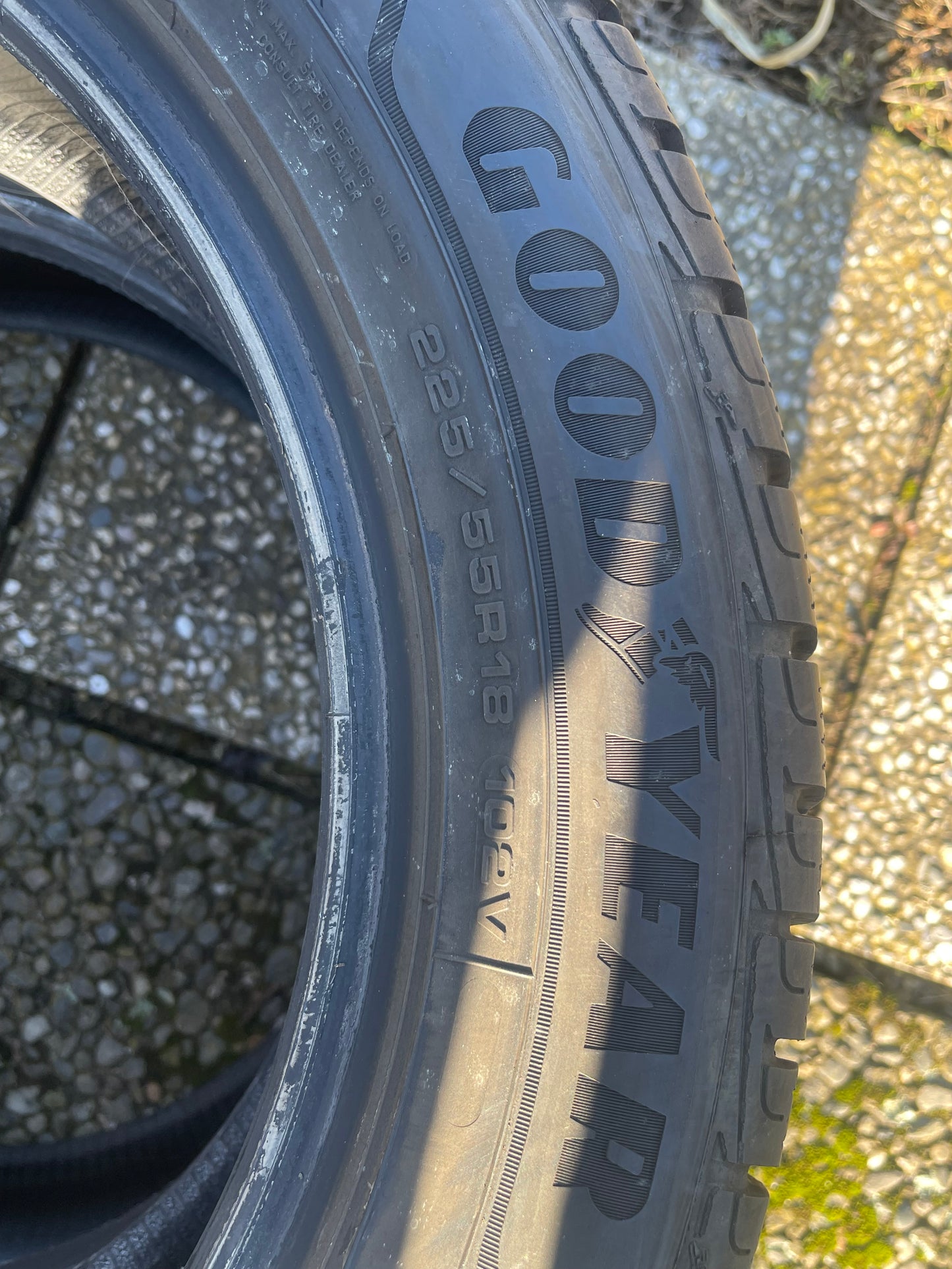 225/55/18 - Invernali - Goodyear - DOT 2021 - Usato