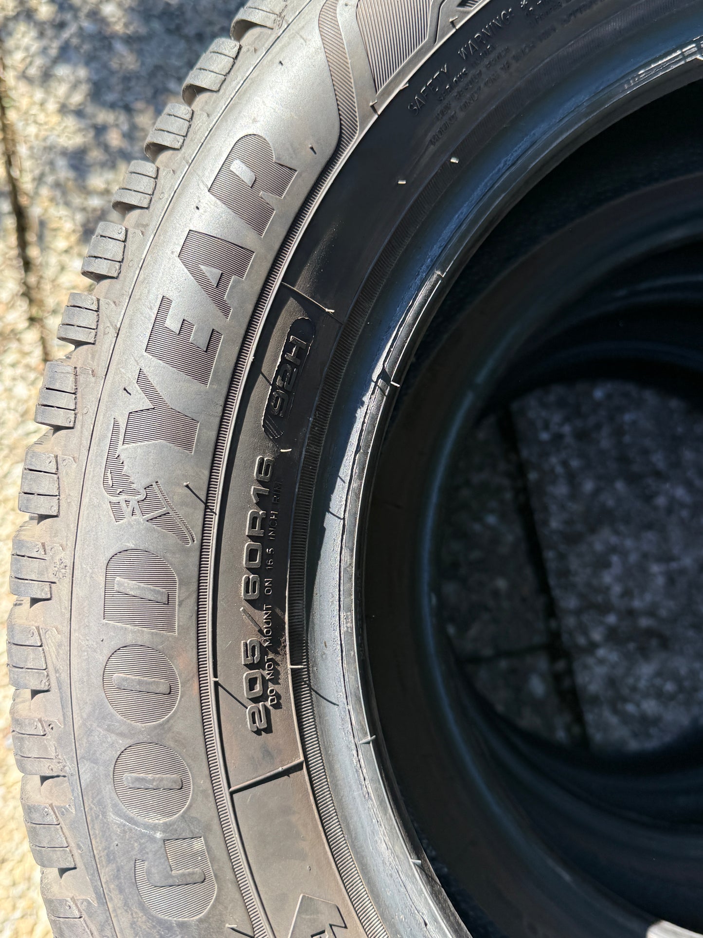 205/60/16 - Invernali - Goodyear - DOT 2020 - Usato