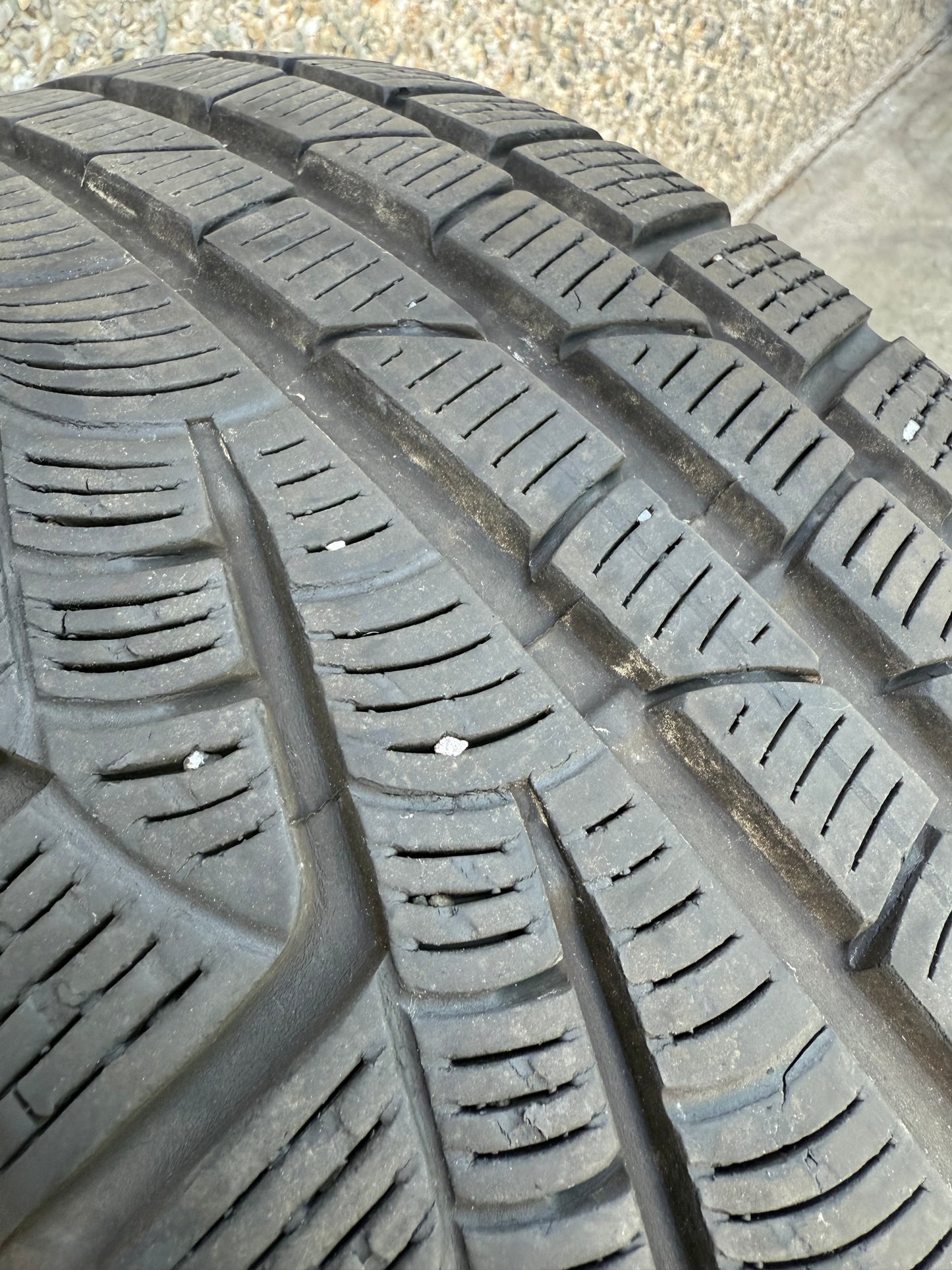 225/55/17 - Invernali - Pirelli - DOT 2020 - Usato