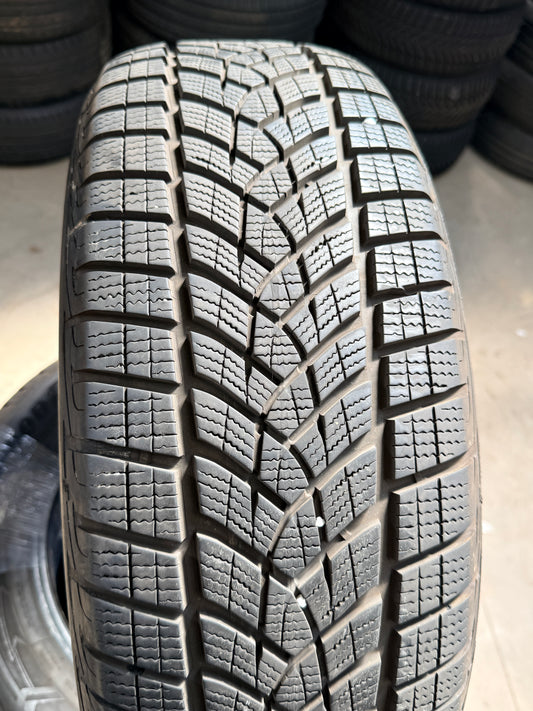225/60/17 - Invernali - Goodyear - DOT 2021 - Usato
