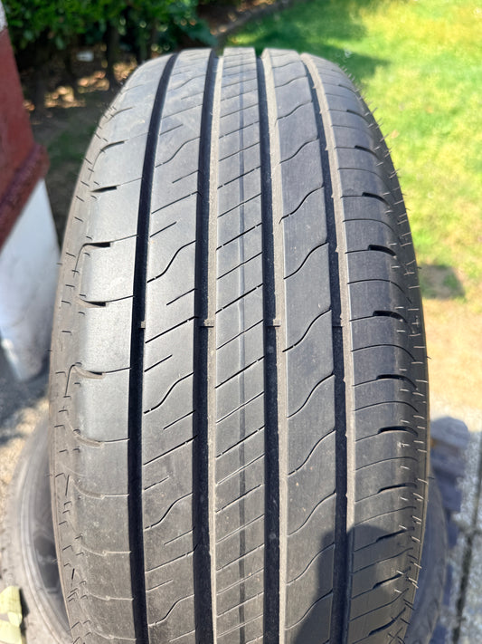 215/65/17 - Estive - Goodyear - DOT 2024 - Usato