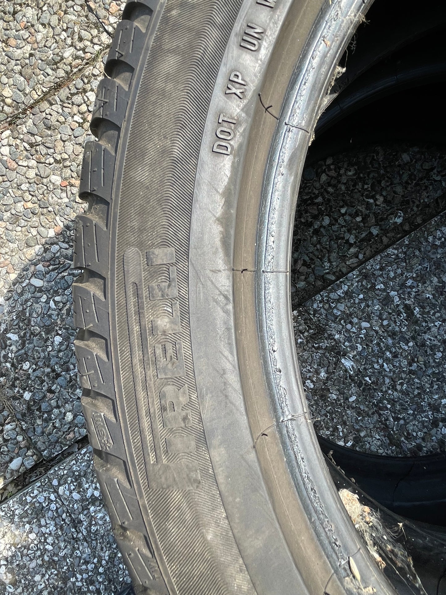 275/40/18 - Invernali - Pirelli RFT - DOT 2017 - Usato