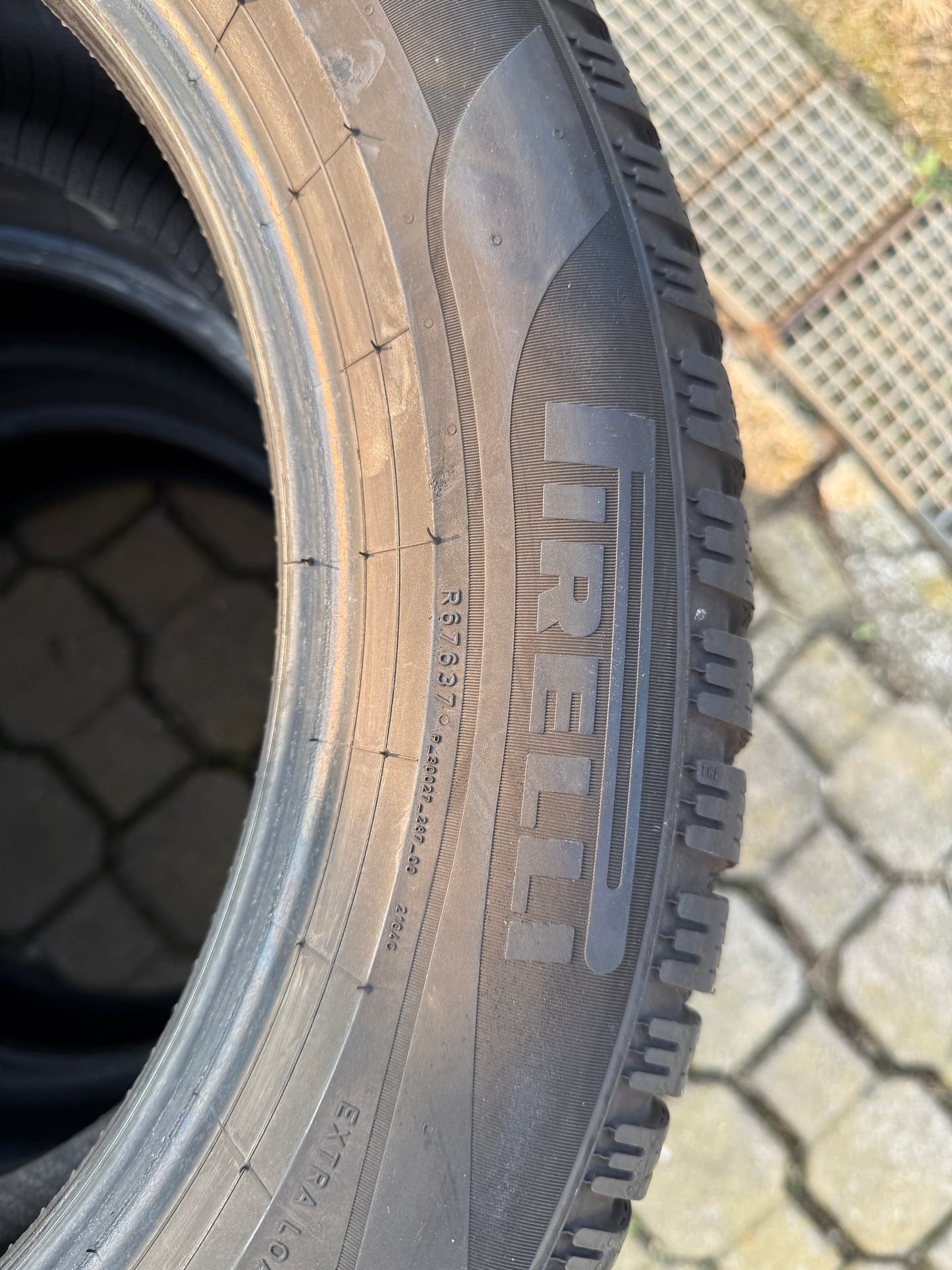 225/55/18 - Invernali - Pirelli - DOT 2022 - Usato