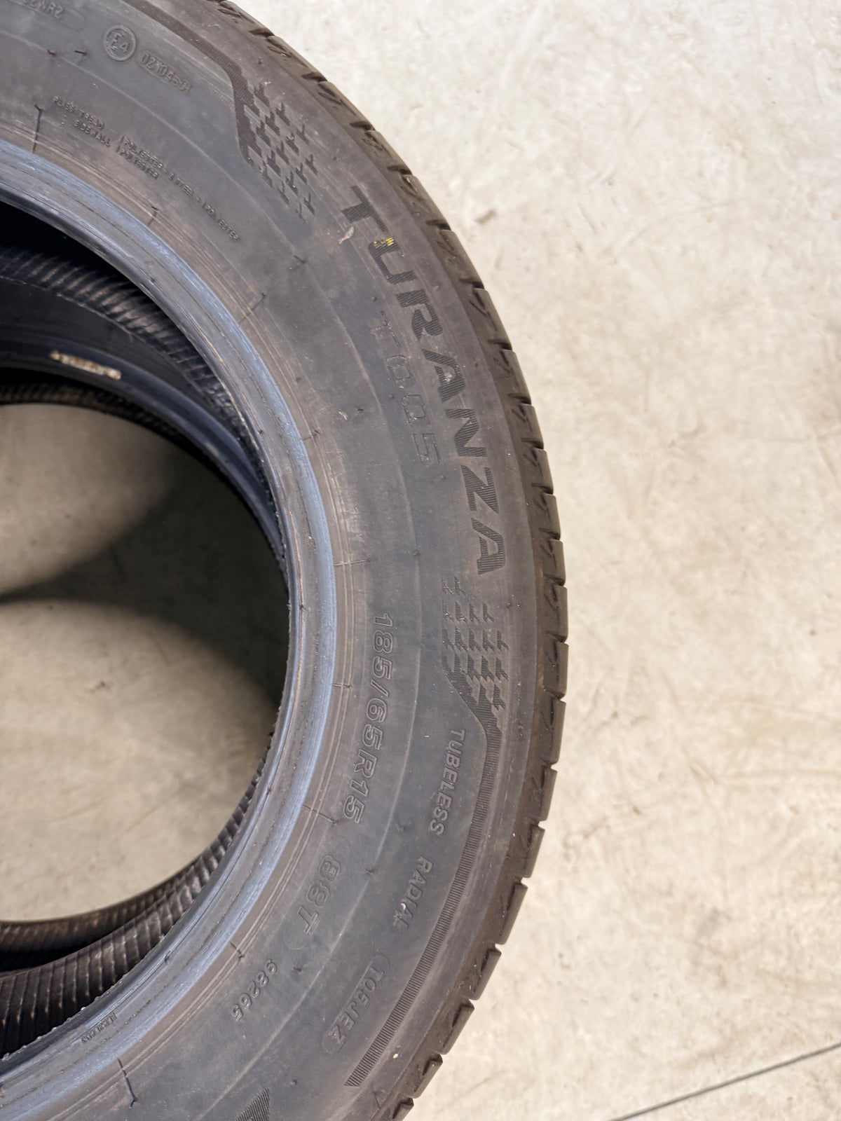 185/65/15 - Estive - Bridgestone - DOT 2021 - Usato