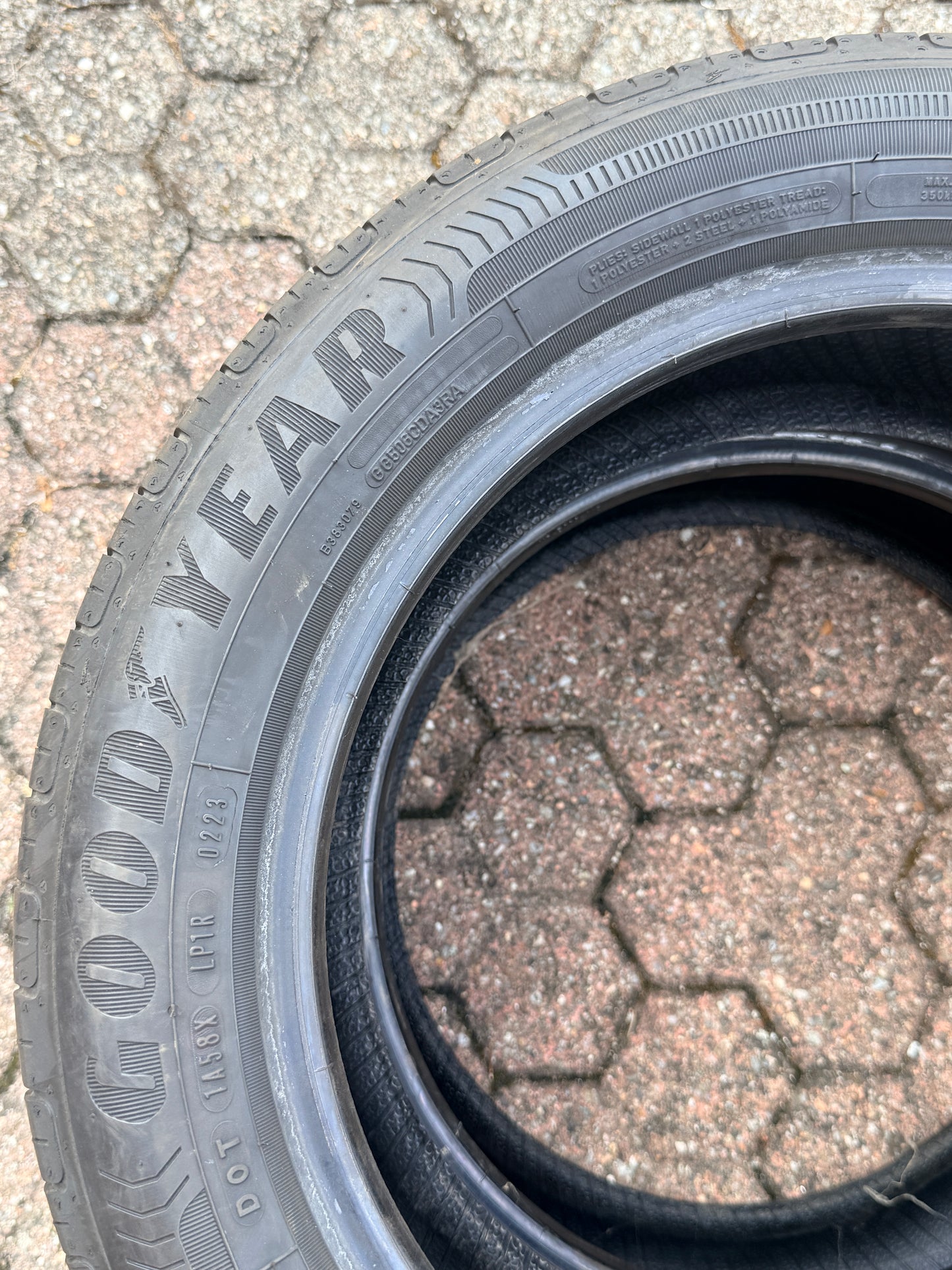 185/55/15 - Estive - Goodyear - DOT 2023 - Usato