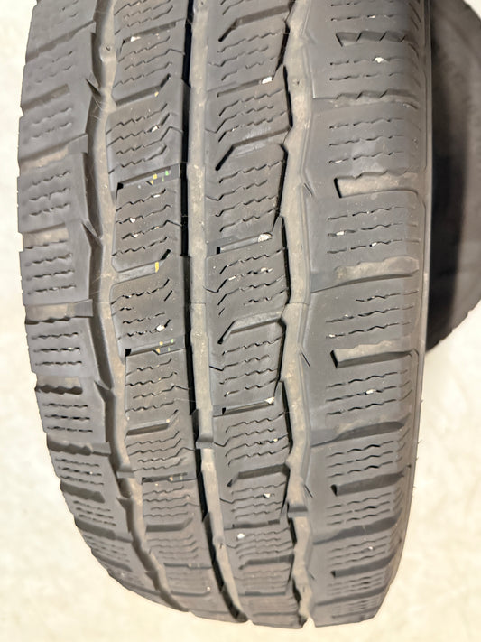 215/70/15C - Invernali - Kumho - DOT 2023 - Usato