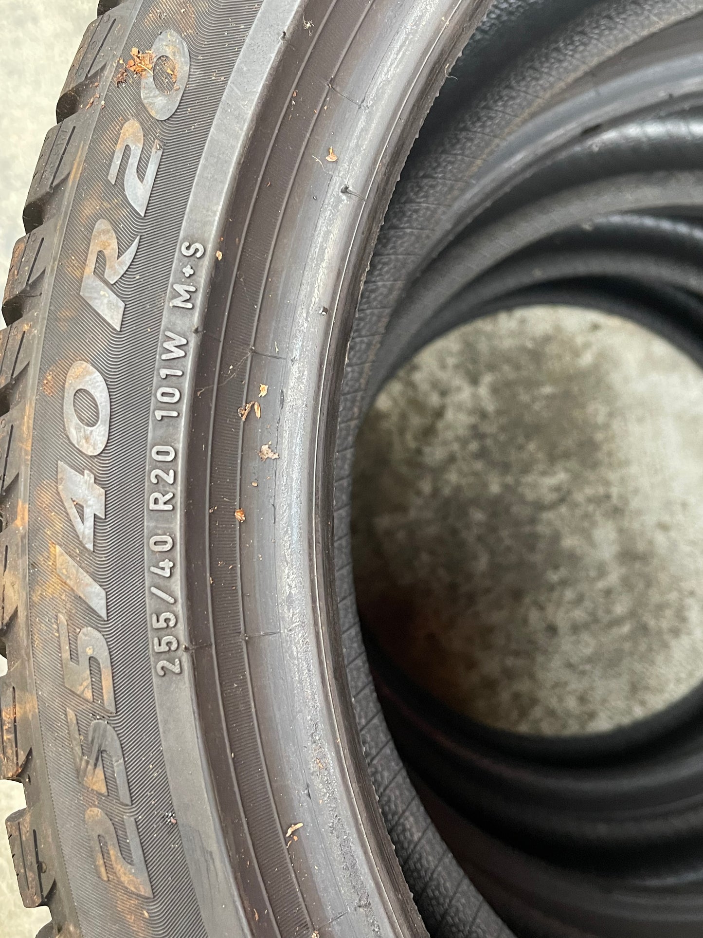 255/40/20 - Invernali - Pirelli - DOT 2022 - Usato