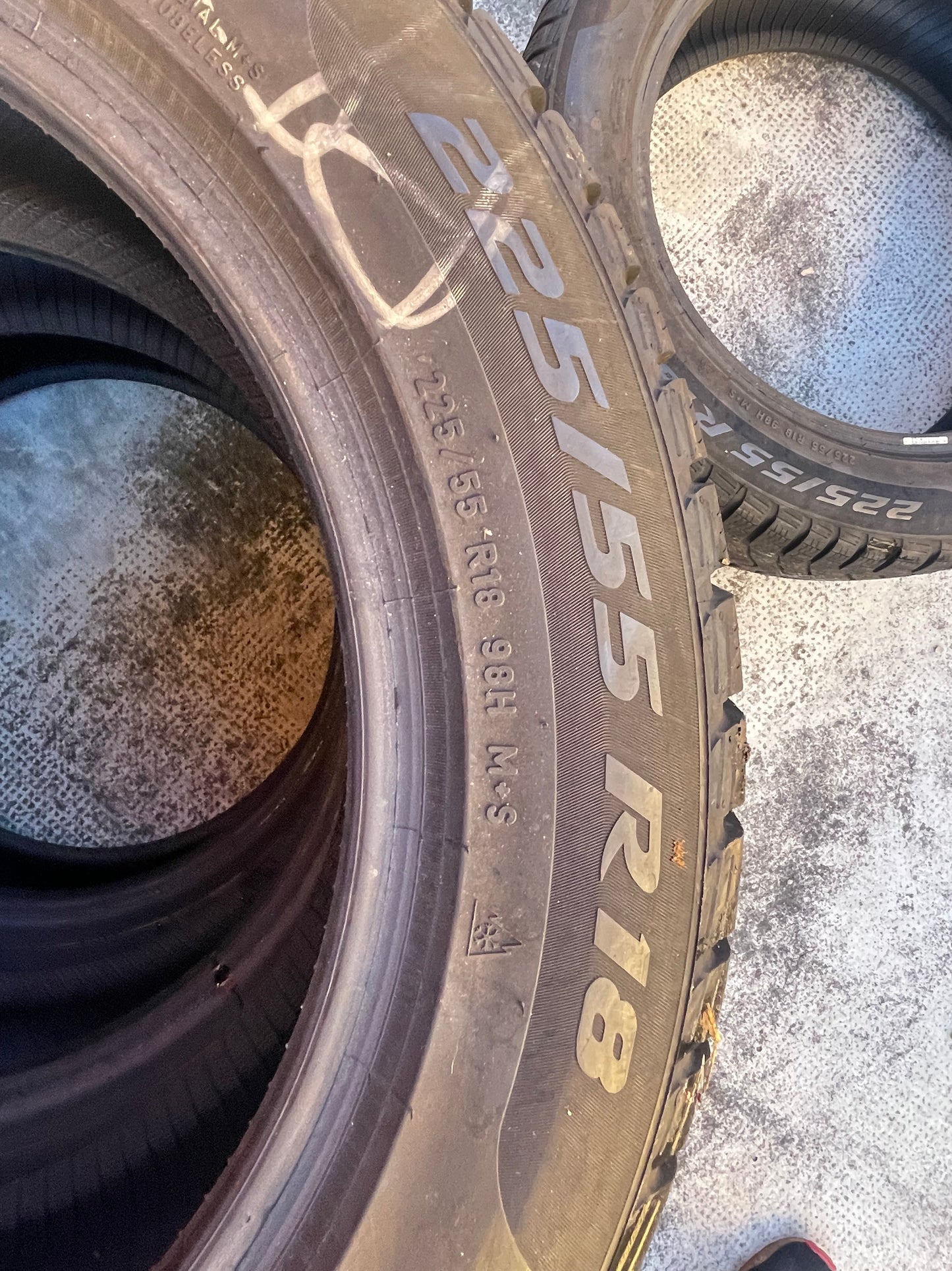 225/55/18 - Invernali - Pirelli - DOT 2022 - Usato