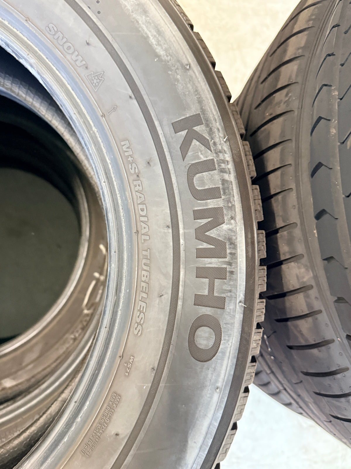 215/65/17 - Invernali - Kumho - DOT 2020 - Usato