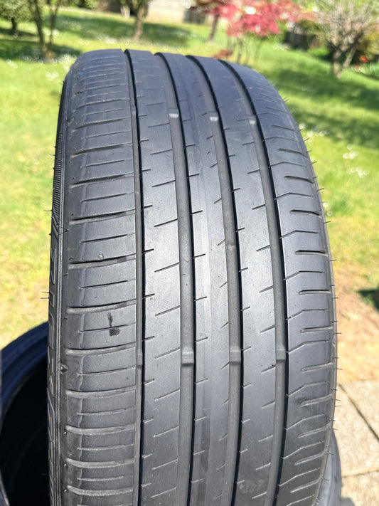 215/45/18 - Estive - Falken - DOT 2019 - Usato