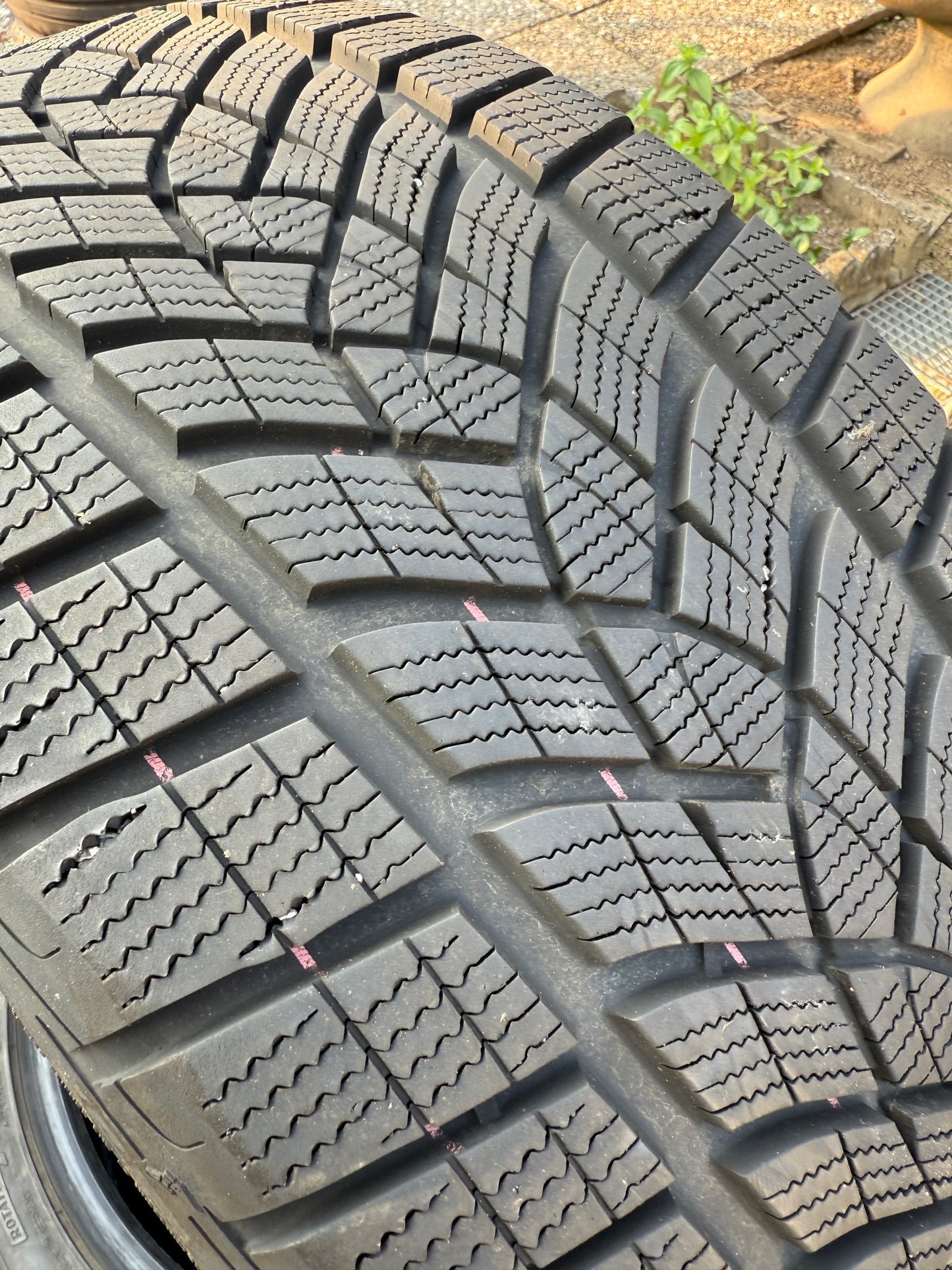 255/40/21 - Invernali - Goodyear - DOT 2023 - Usato