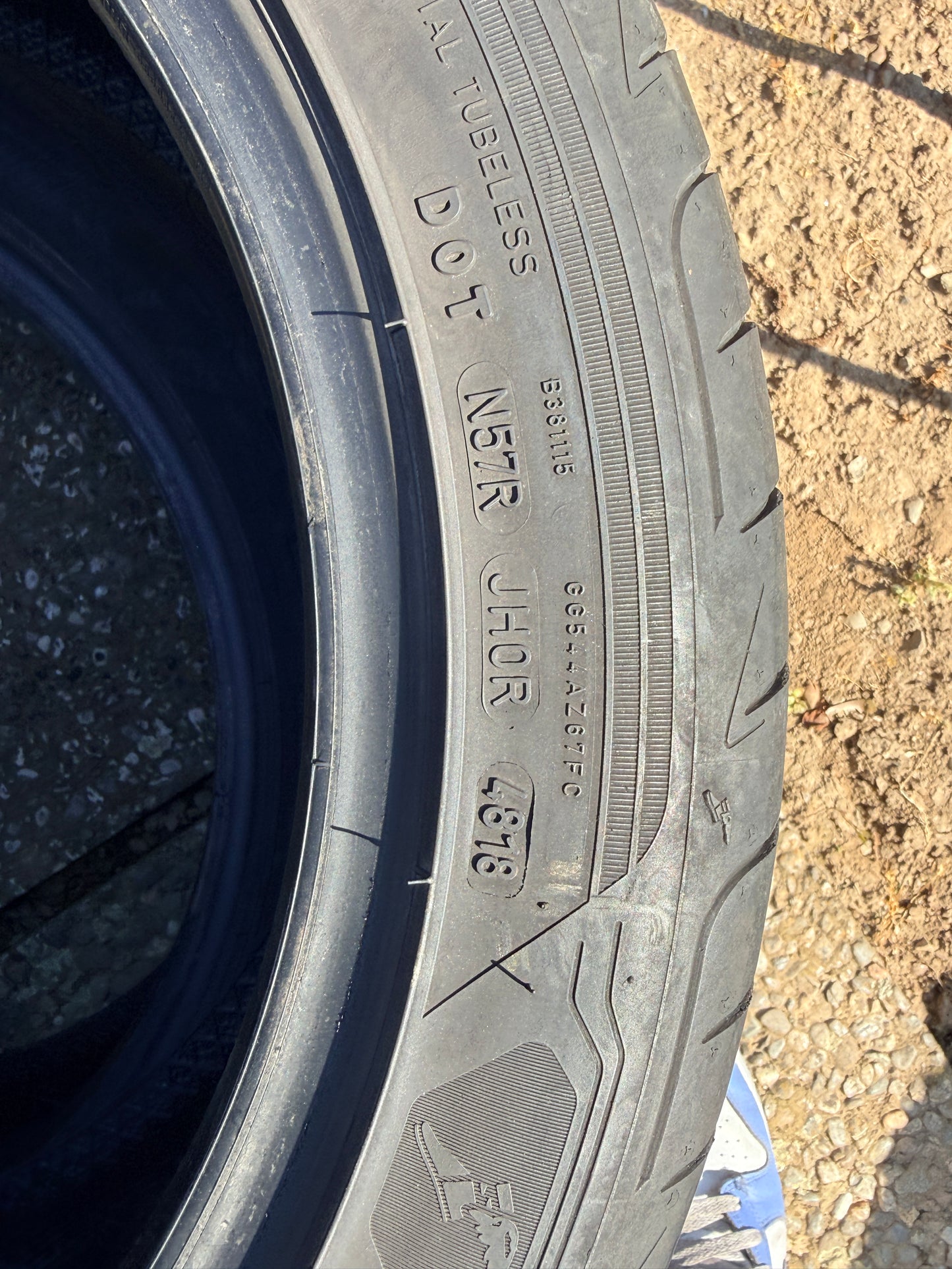 225/45/17 - Estive - Goodyear - DOT 2017 - Usato
