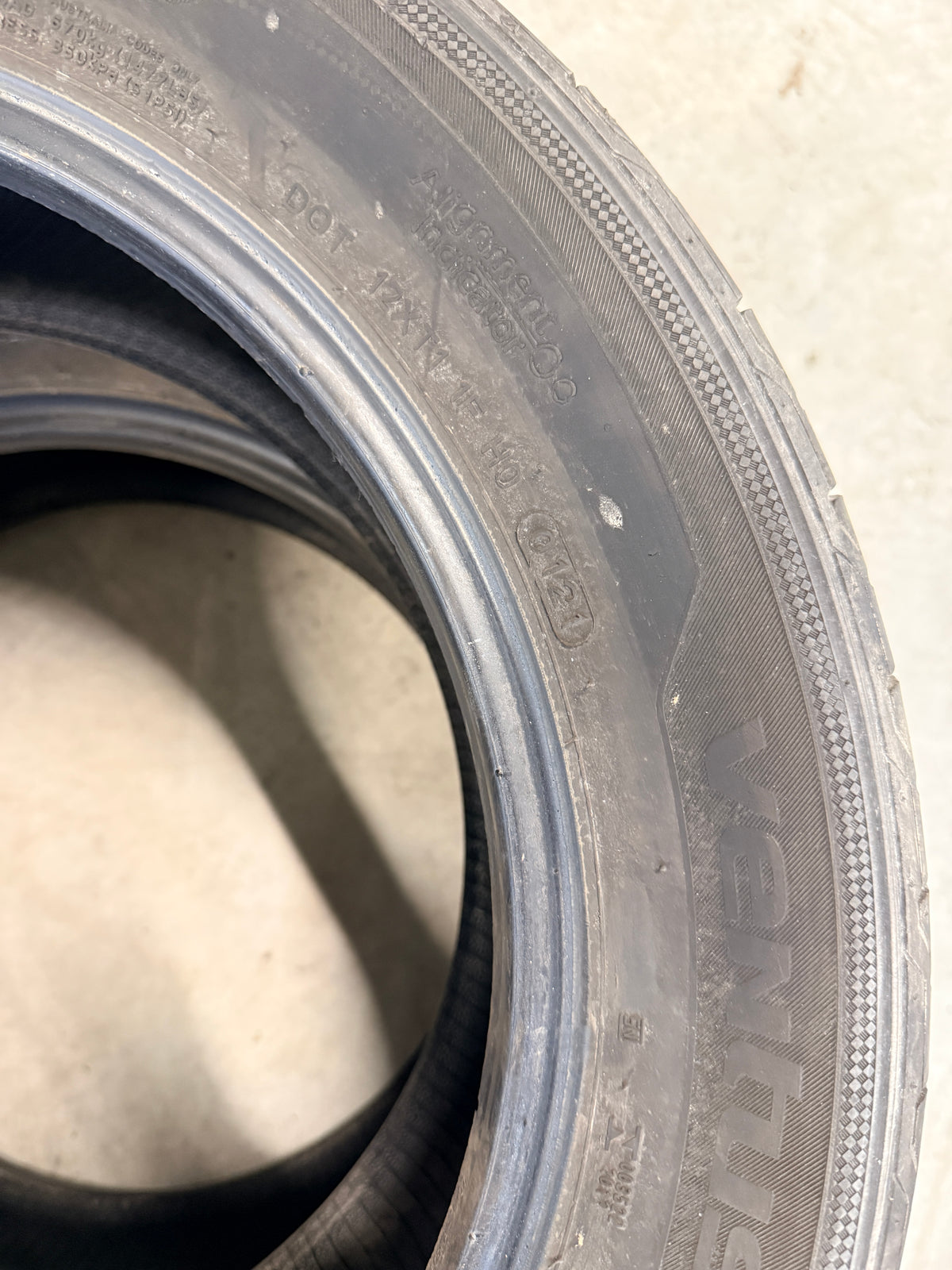 215/55/17 - Estive - Hankook - DOT 2021 - Usato