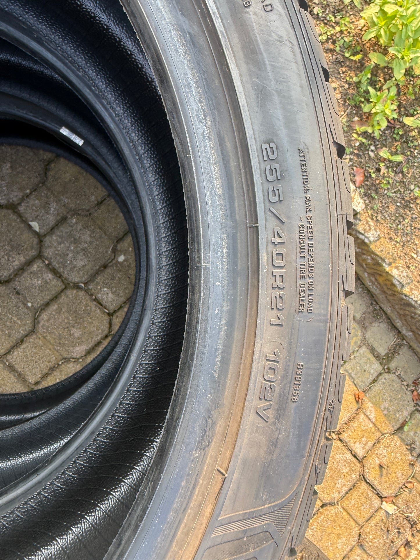 255/40/21 - Invernali - Goodyear - DOT 2023 - Usato