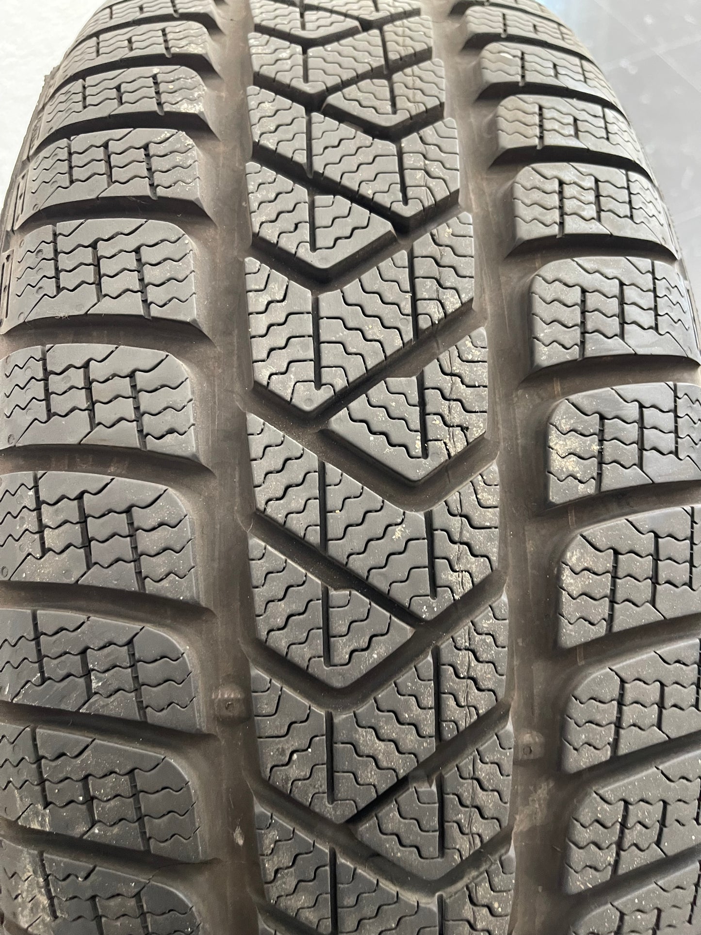 225/60/17 - Invernali - Pirelli - DOT 2017 - Usato