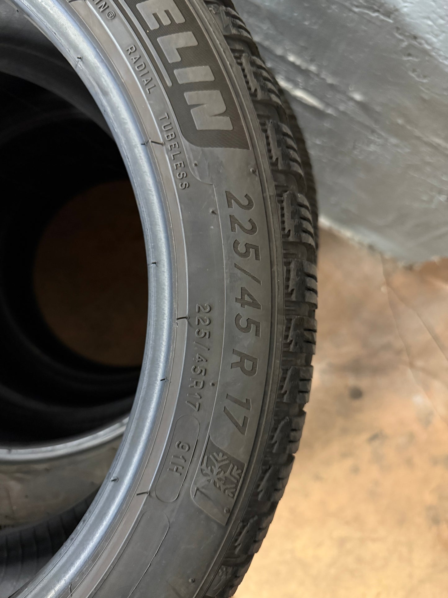225/45/17 - Invernali - Michelin - DOT 2021 - Usato