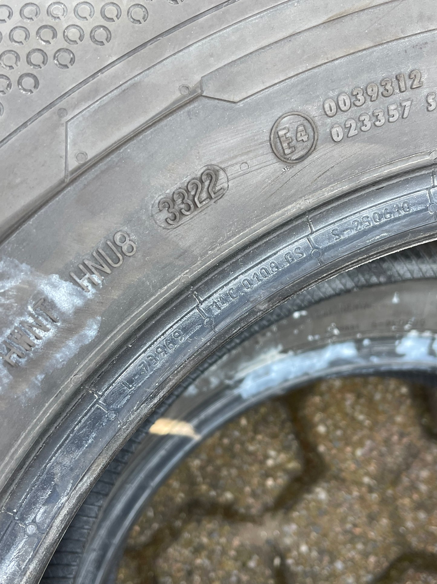 215/70/15C - Estive - Continental - DOT 2022 - Usato