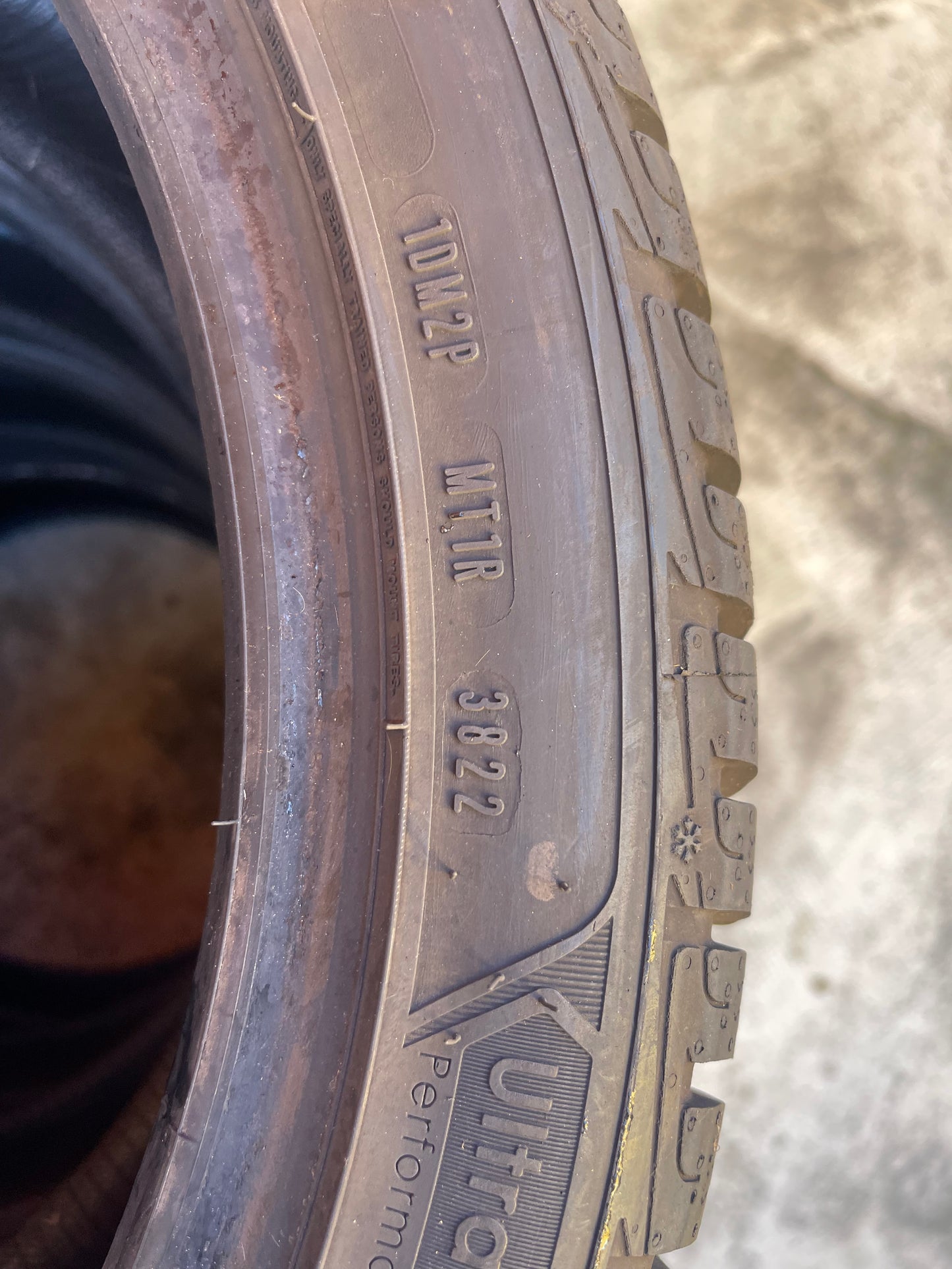 245/40/18 - Invernali - Goodyear - DOT 2022 - Usato
