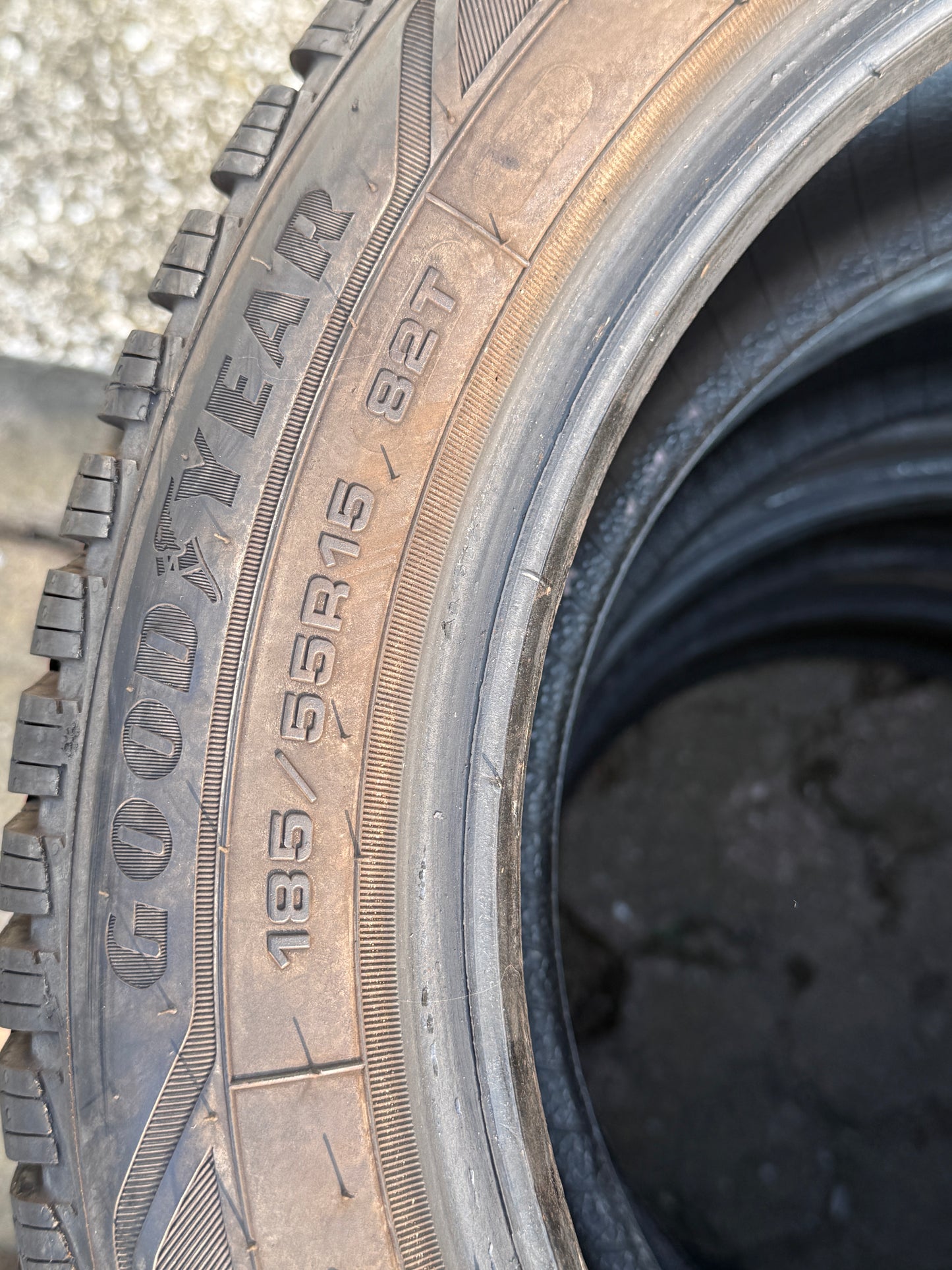 185/55/15 - Invernali - Goodyear - DOT 2021 - Usato