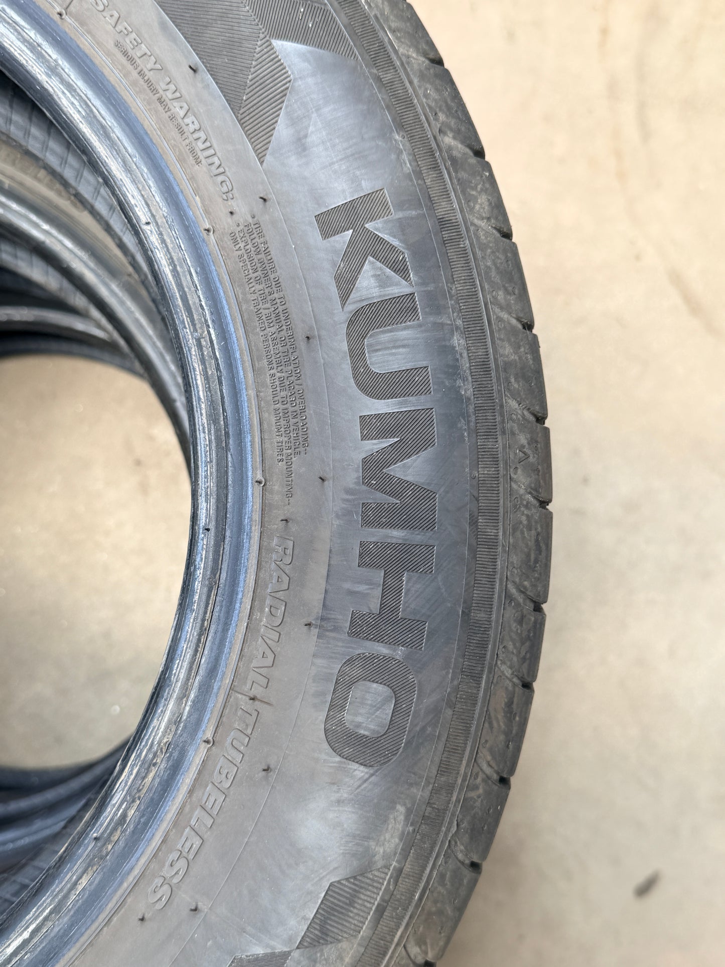 185/65/15 - Estive - Kumho - DOT 2024 - Usato