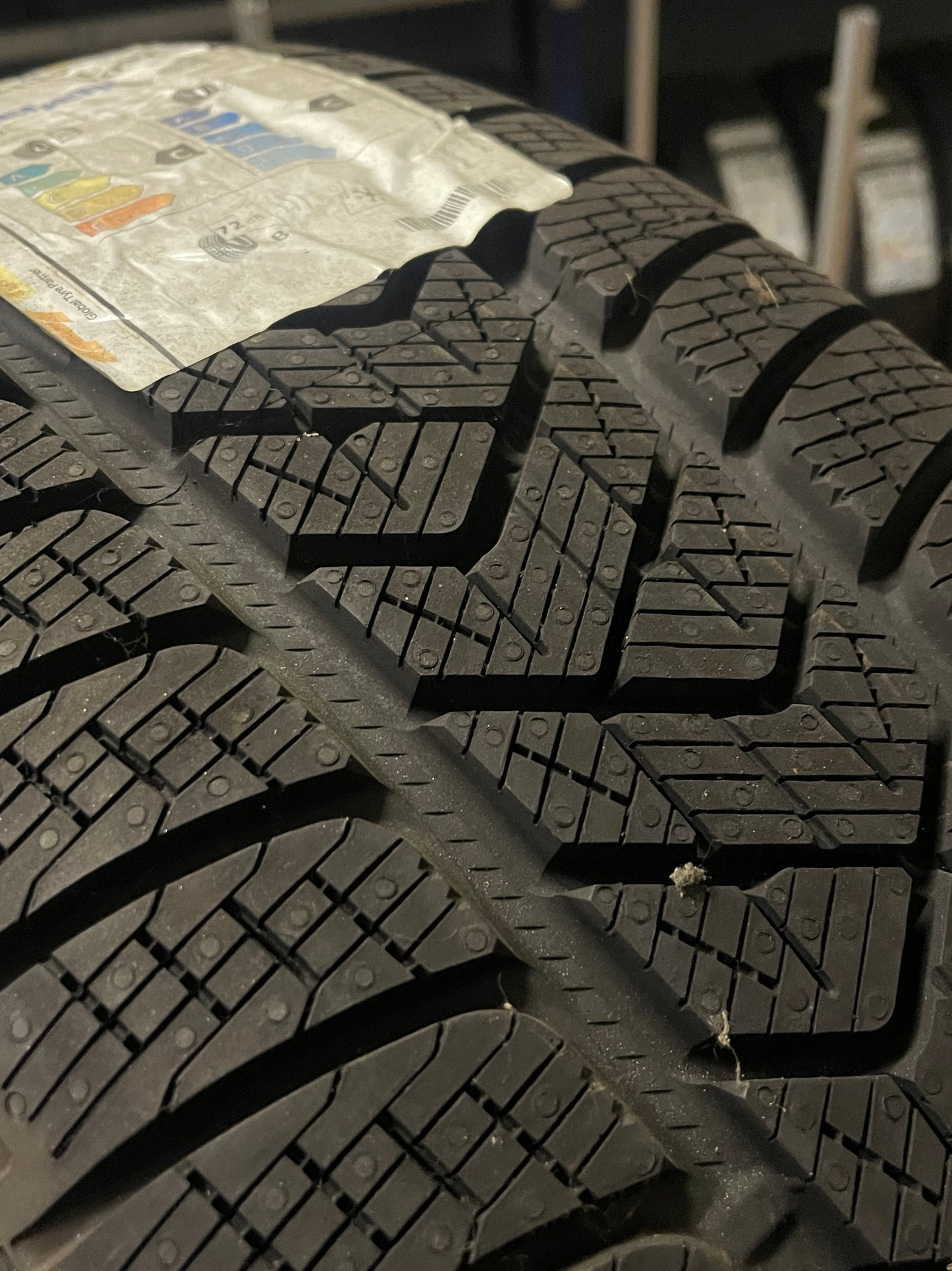 235/65/19 - Invernali - Pirelli - DOT 2022 - Nuovo
