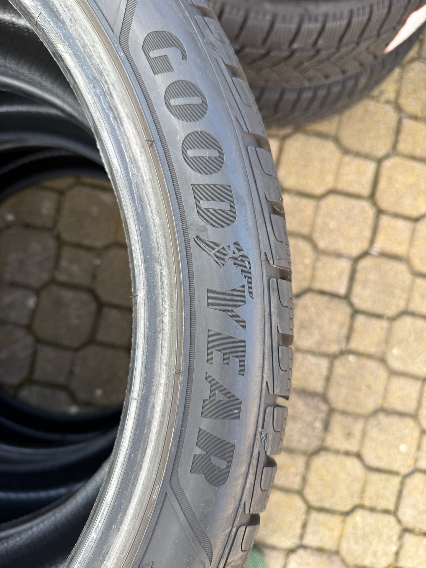 255/40/21 - Invernali - Goodyear - DOT 2023 - Usato