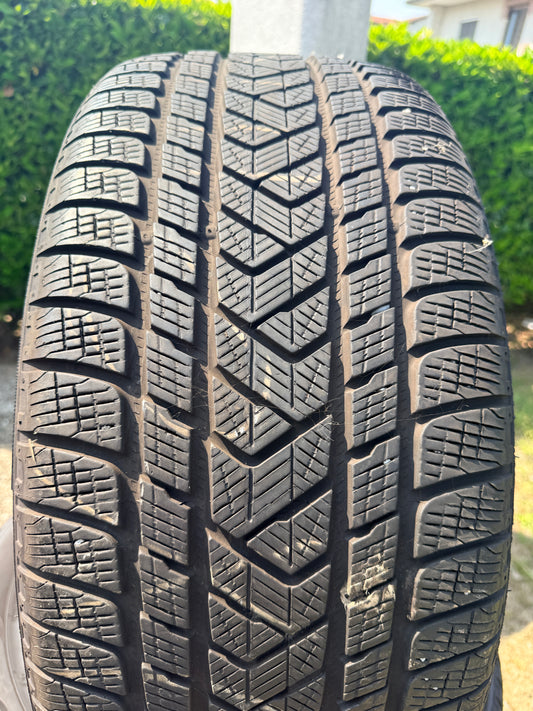 285/45/20 - Invernali - Pirelli - DOT 2019 - Usato