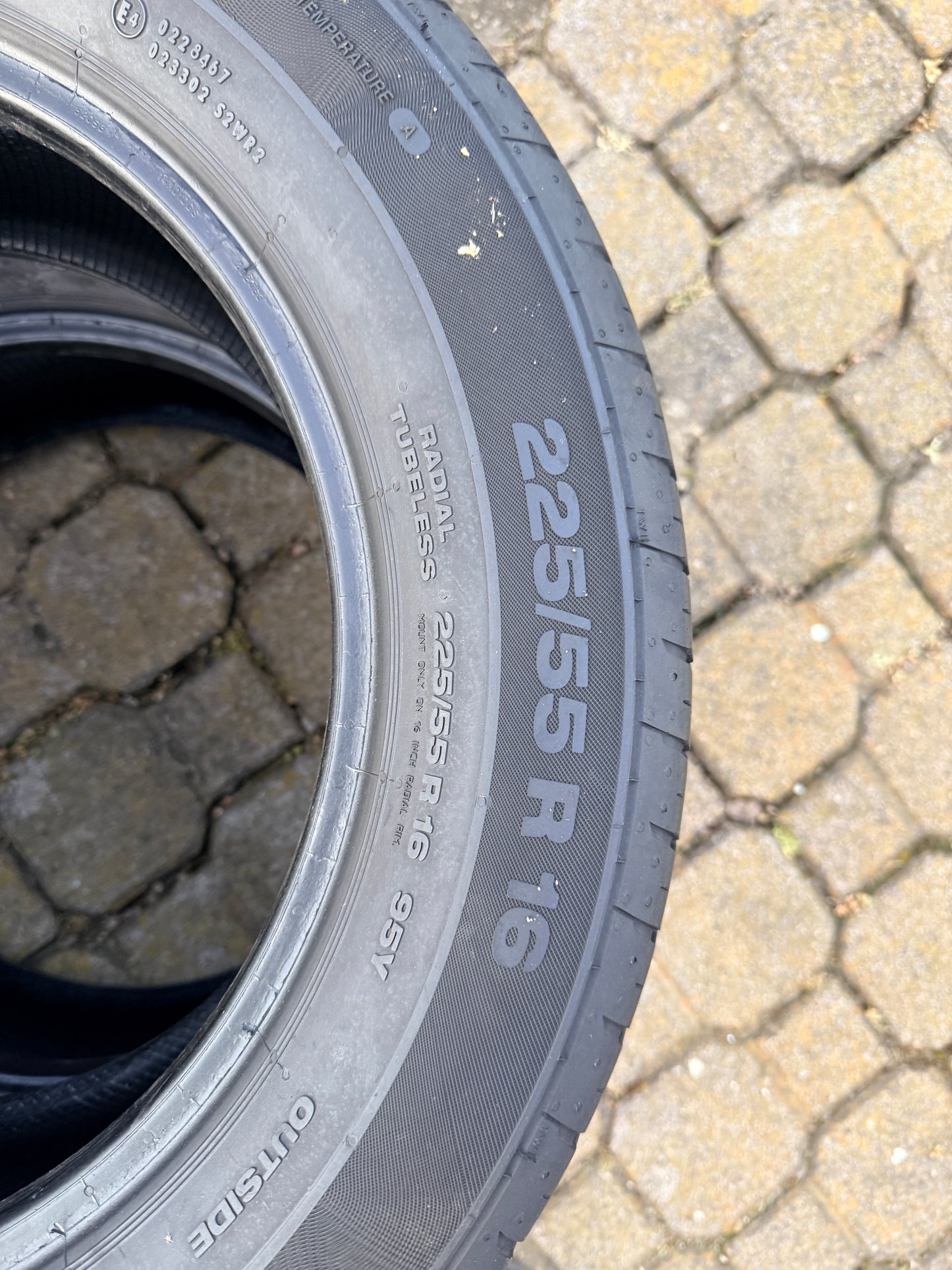 225/55/16- Estive - Continental - DOT 2021 - Usato