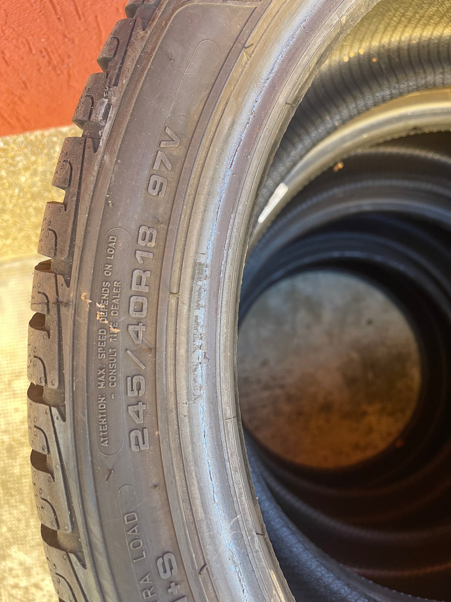 245/40/18 - Invernali - Goodyear - DOT 2022 - Usato