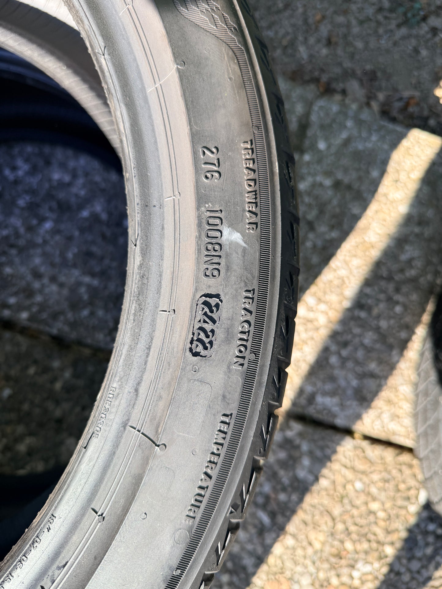 245/40/19 - Estive - Bridgestone - DOT 2022 - Usato