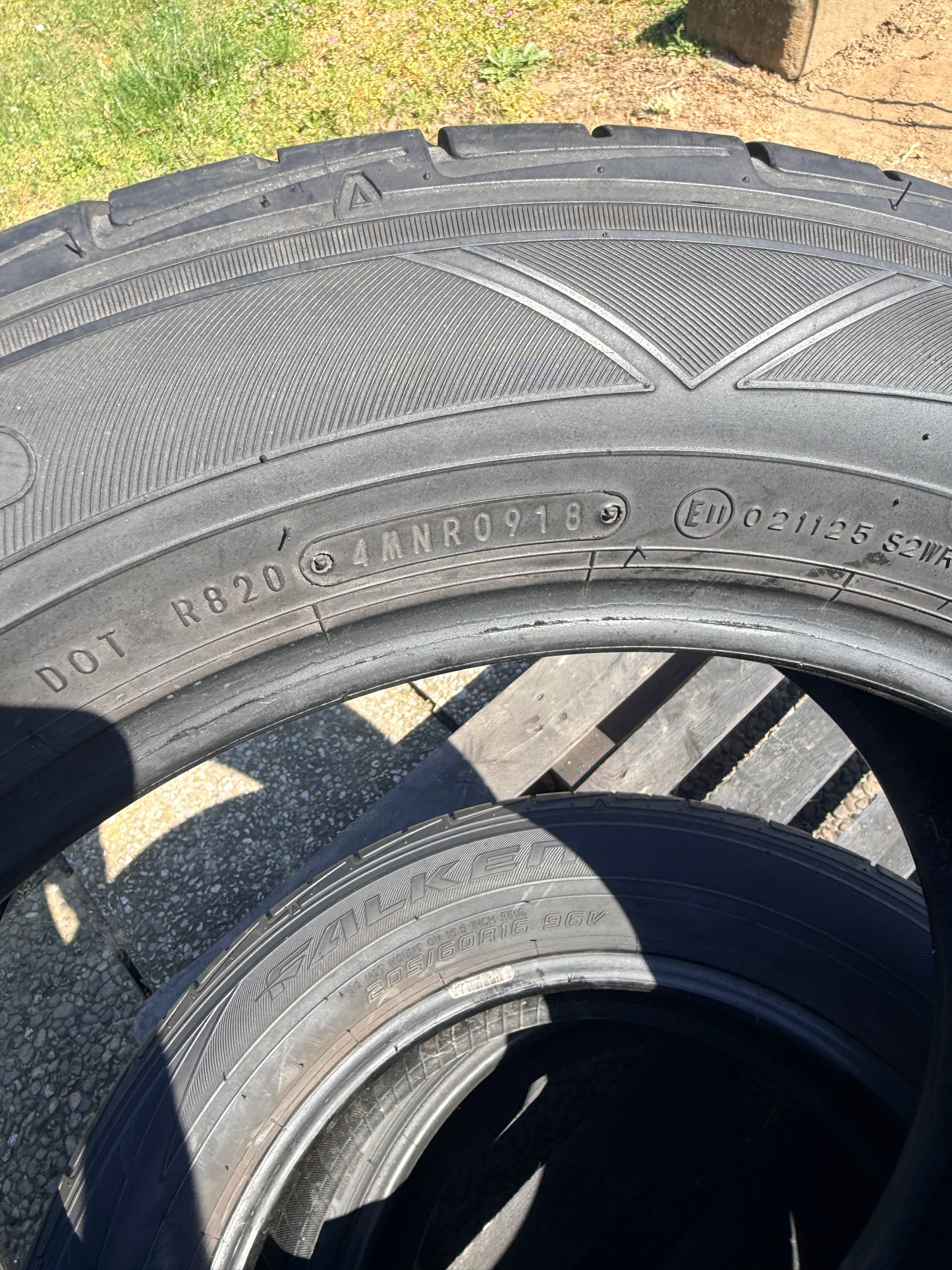 205/60/16 - Estive - Falken - DOT 2018 - Usato