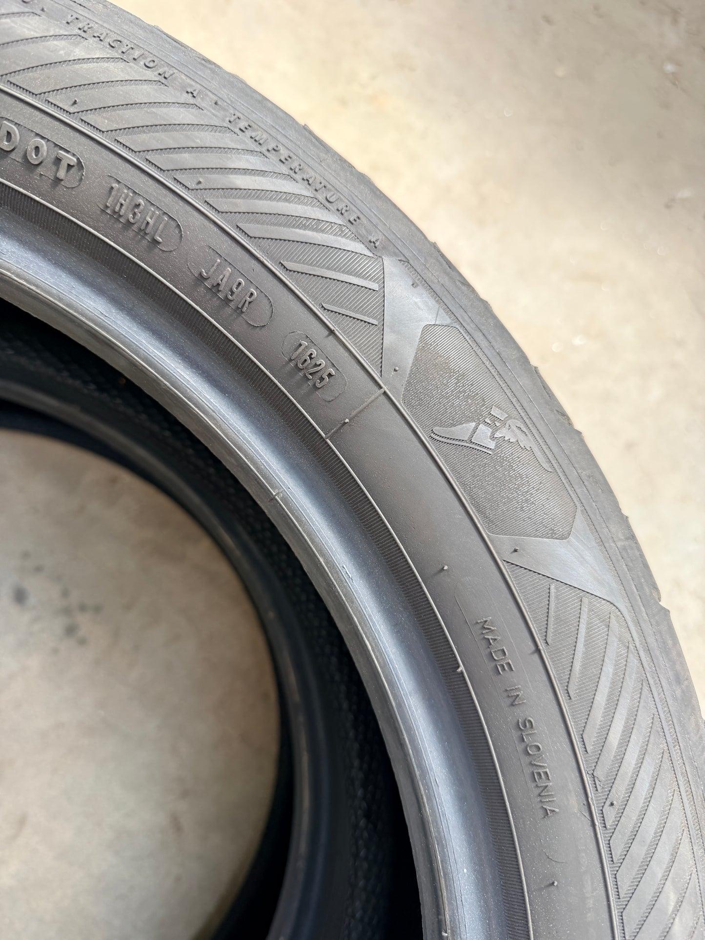 205/55/19 - Estive - Goodyear - DOT 2023/2025 - Usato