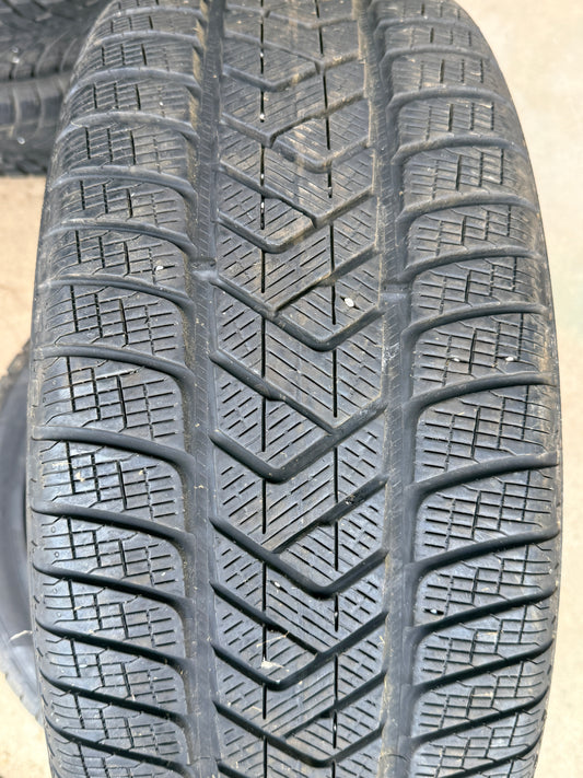 255/45/20 - Invernali - Pirelli - DOT 2022 - Usato