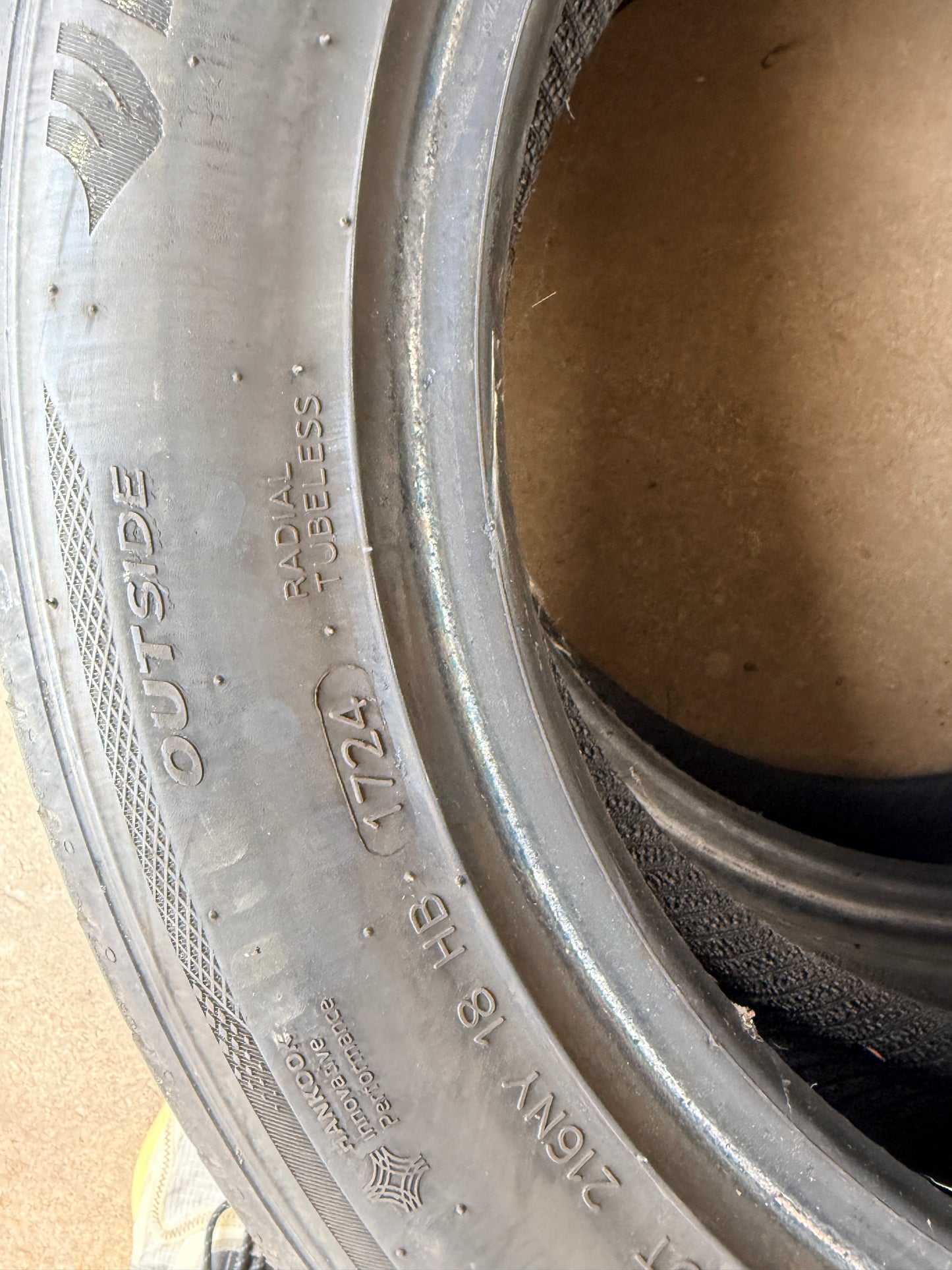 195/55/16 - Estive - Hankook - DOT 2024 - Usato