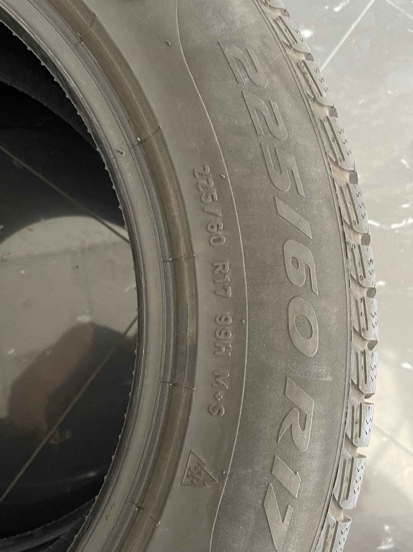 225/60/17 - Invernali - Pirelli - DOT 2017 - Usato