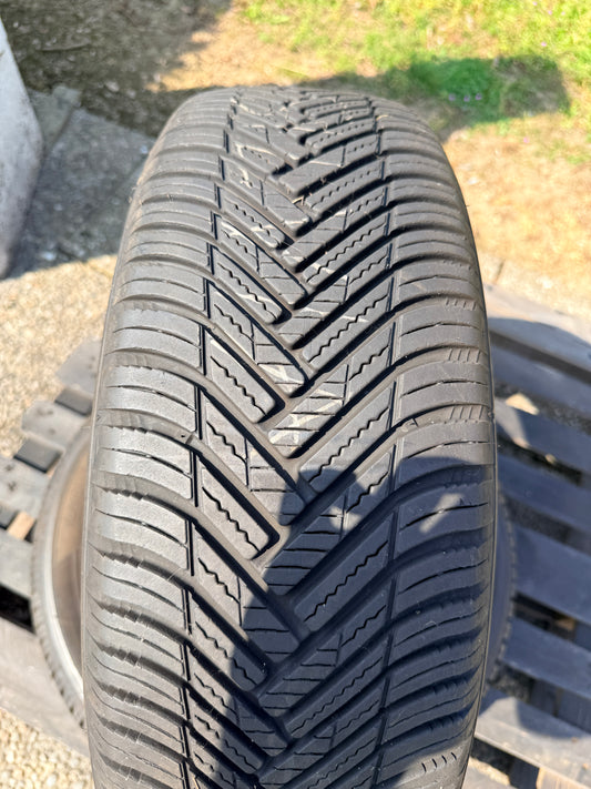 215/65/17 - 4 stagioni - Hankook - DOT 2023 - Usato