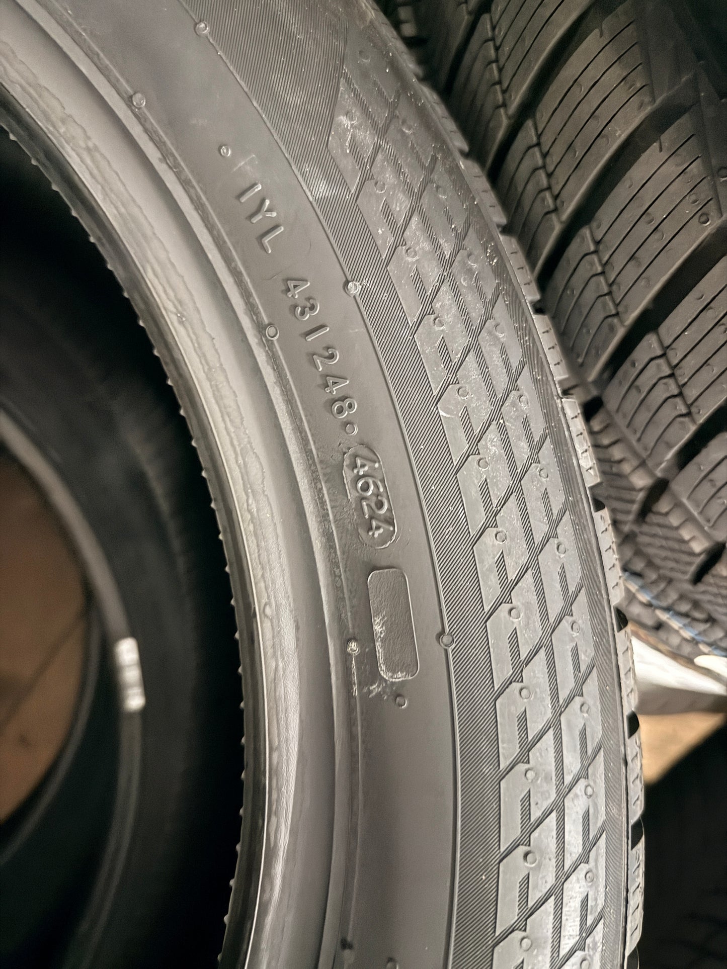 235/50/18 - Invernali - Nokian - DOT 2024 - Nuovo