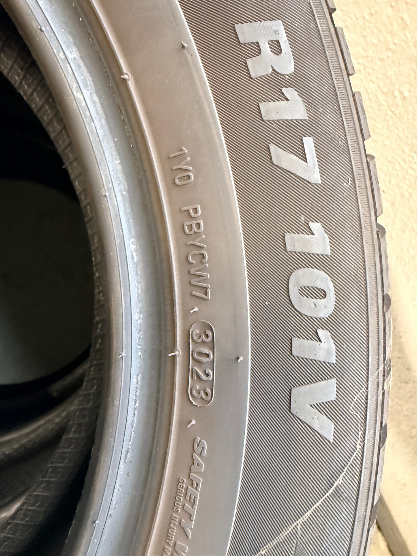 225/55/17 - Invernali - Kumho - DOT 2023 - Usato