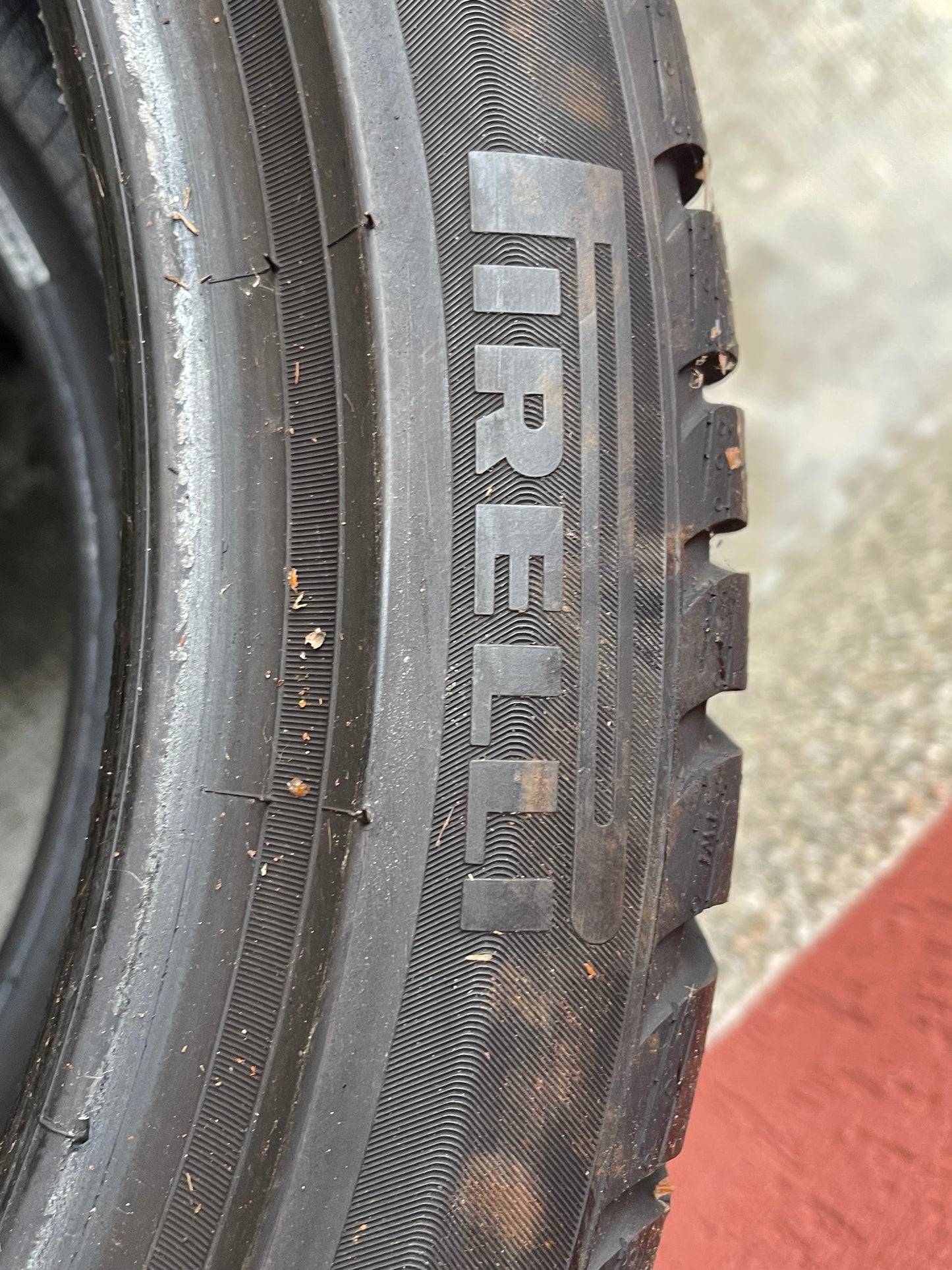 255/40/20 - Invernali - Pirelli - DOT 2022 - Usato