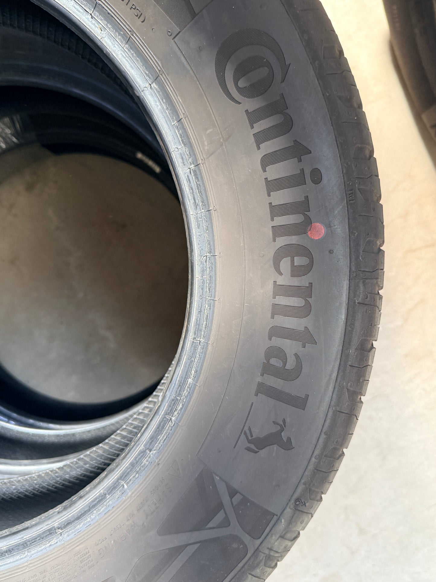 215/65/17 - Estive - Continental - DOT 2023 - Usato