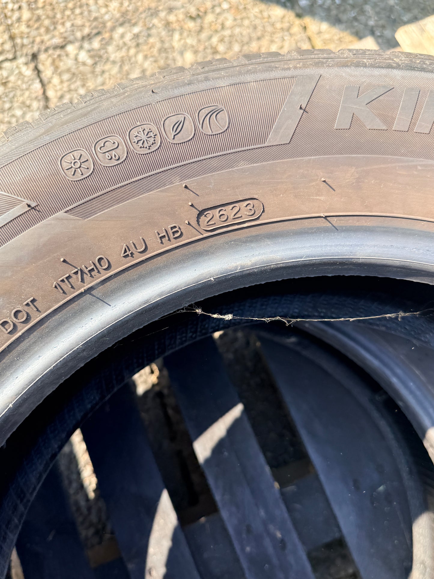 215/65/17 - 4 stagioni - Hankook - DOT 2023 - Usato