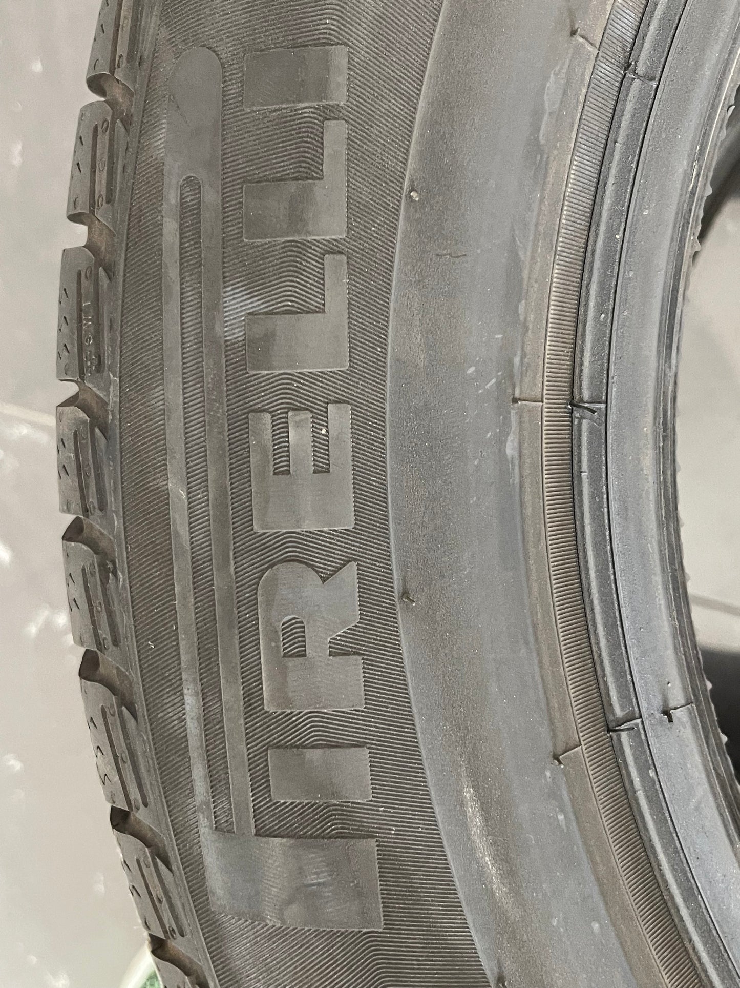 225/60/17 - Invernali - Pirelli - DOT 2017 - Usato