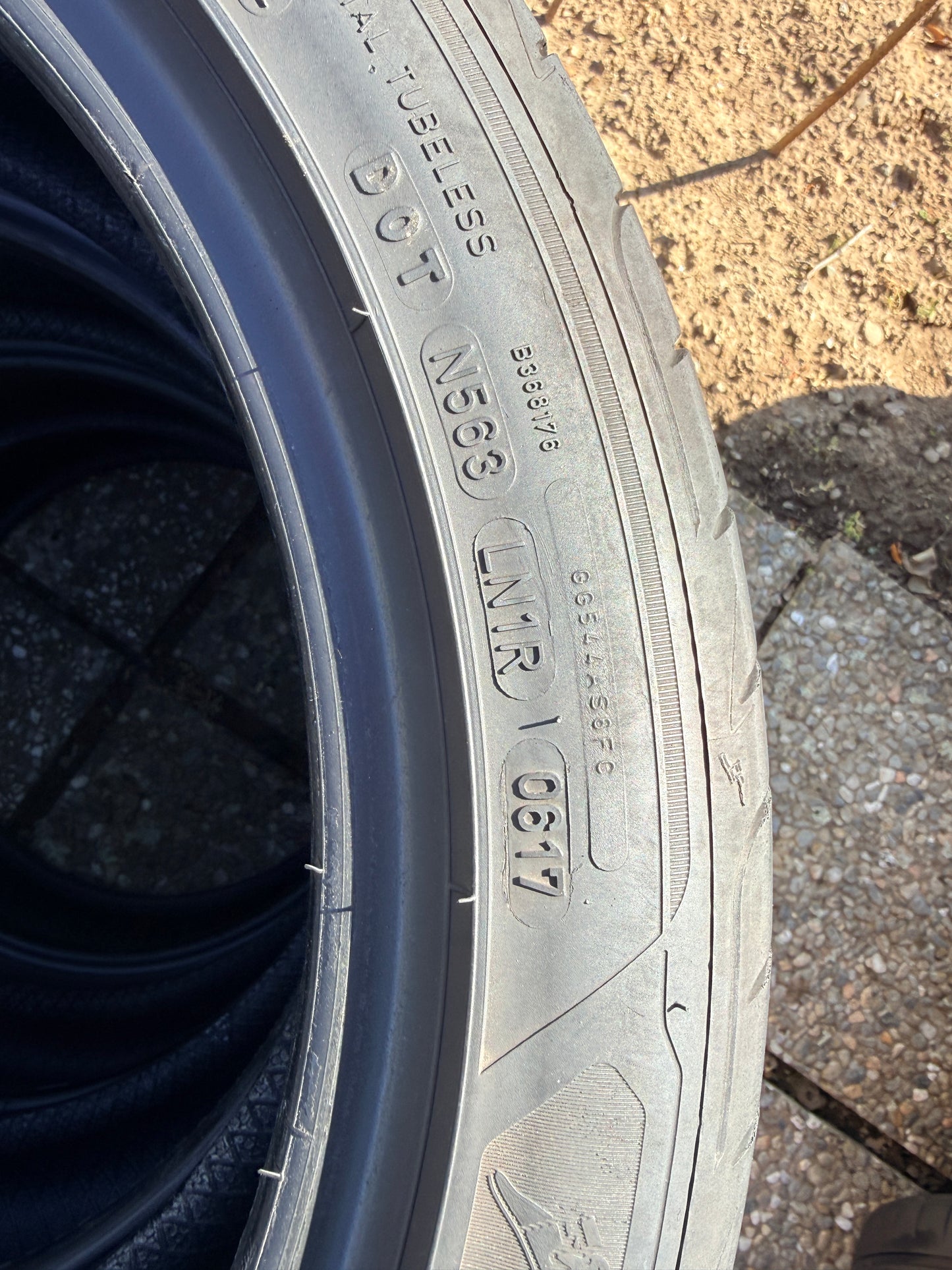215/45/17 - Estive - Goodyear - DOT 2017 - Usato
