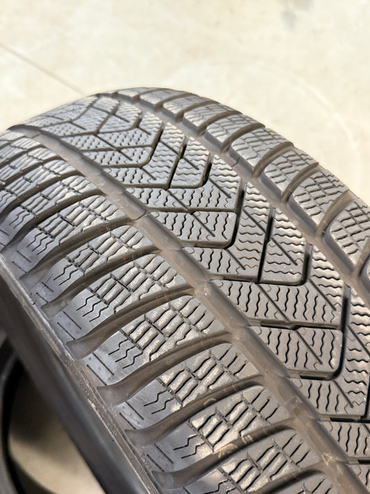 225/55/18 - Invernali - Pirelli - DOT 2022 - Usato