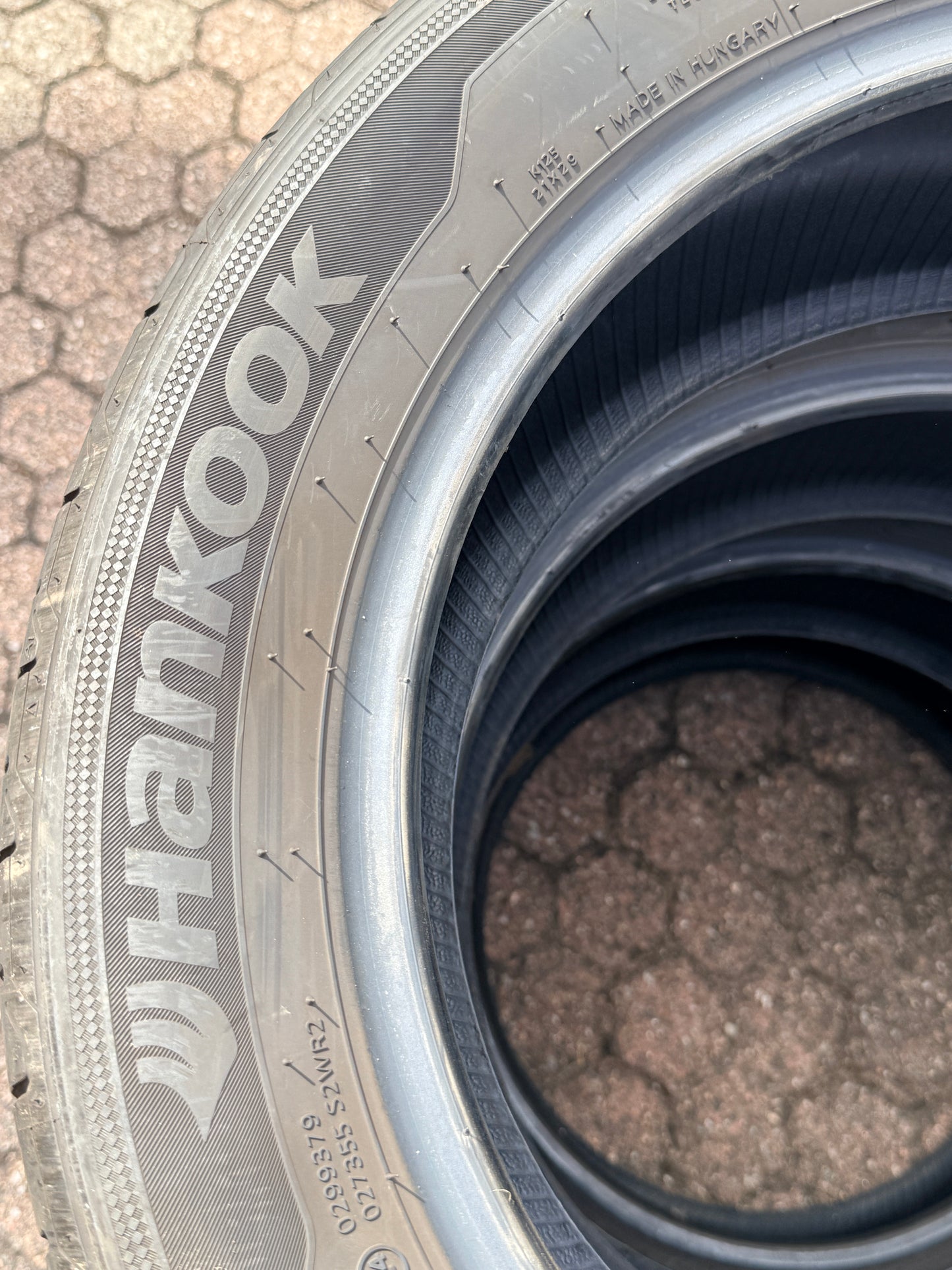 215/55/17 - Estive - Hankook - DOT 2023 - Usato