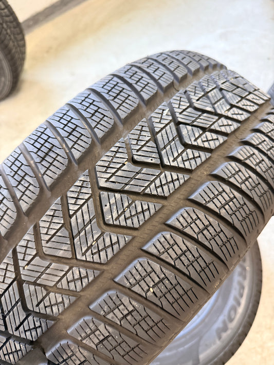 235/60/17 - Invernali - Pirelli - DOT 2022 - Usato