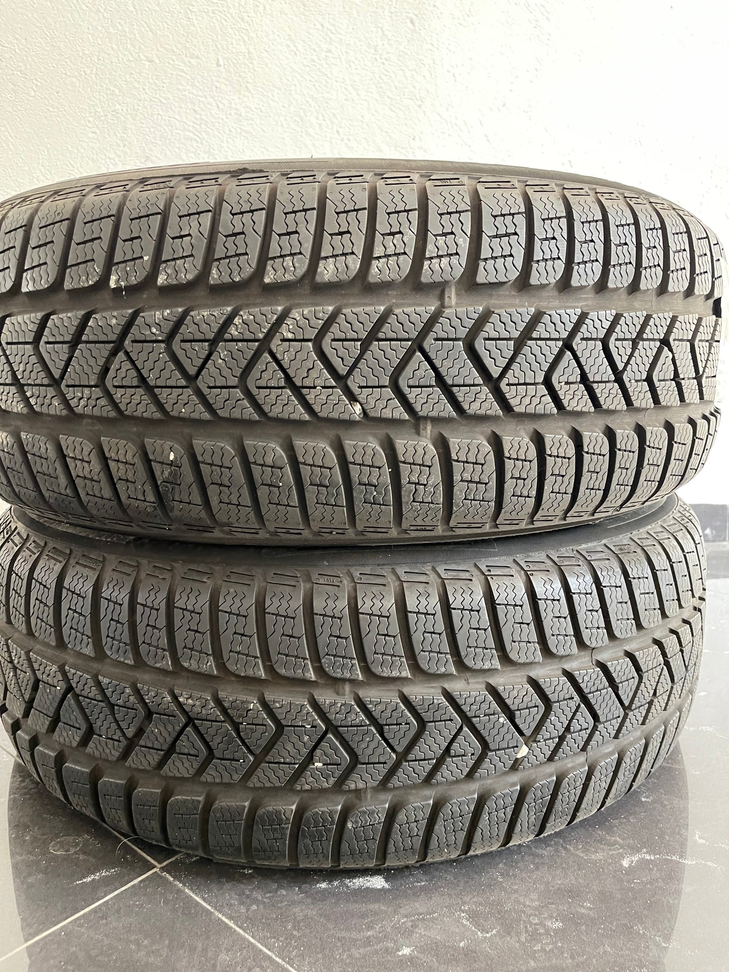 225/60/17 - Invernali - Pirelli - DOT 2017 - Usato