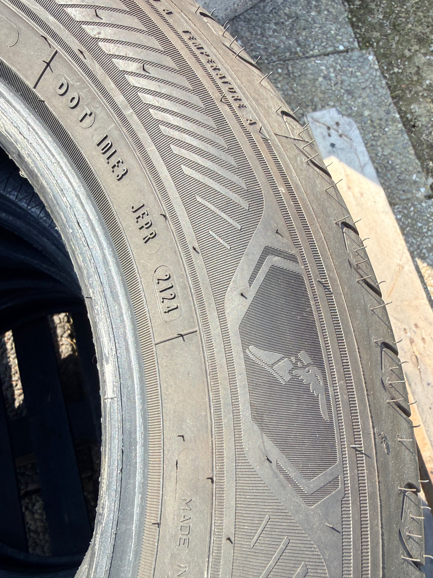 215/65/17 - Estive - Goodyear - DOT 2024 - Usato